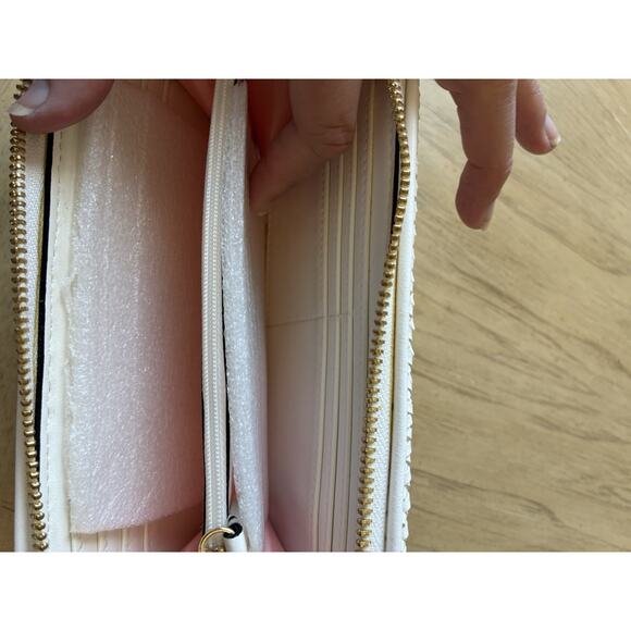 NWT VICTORIA'S SECRET The Victoria Wallet White Woven Coconut Texture Full Zip - Picture 10 of 14